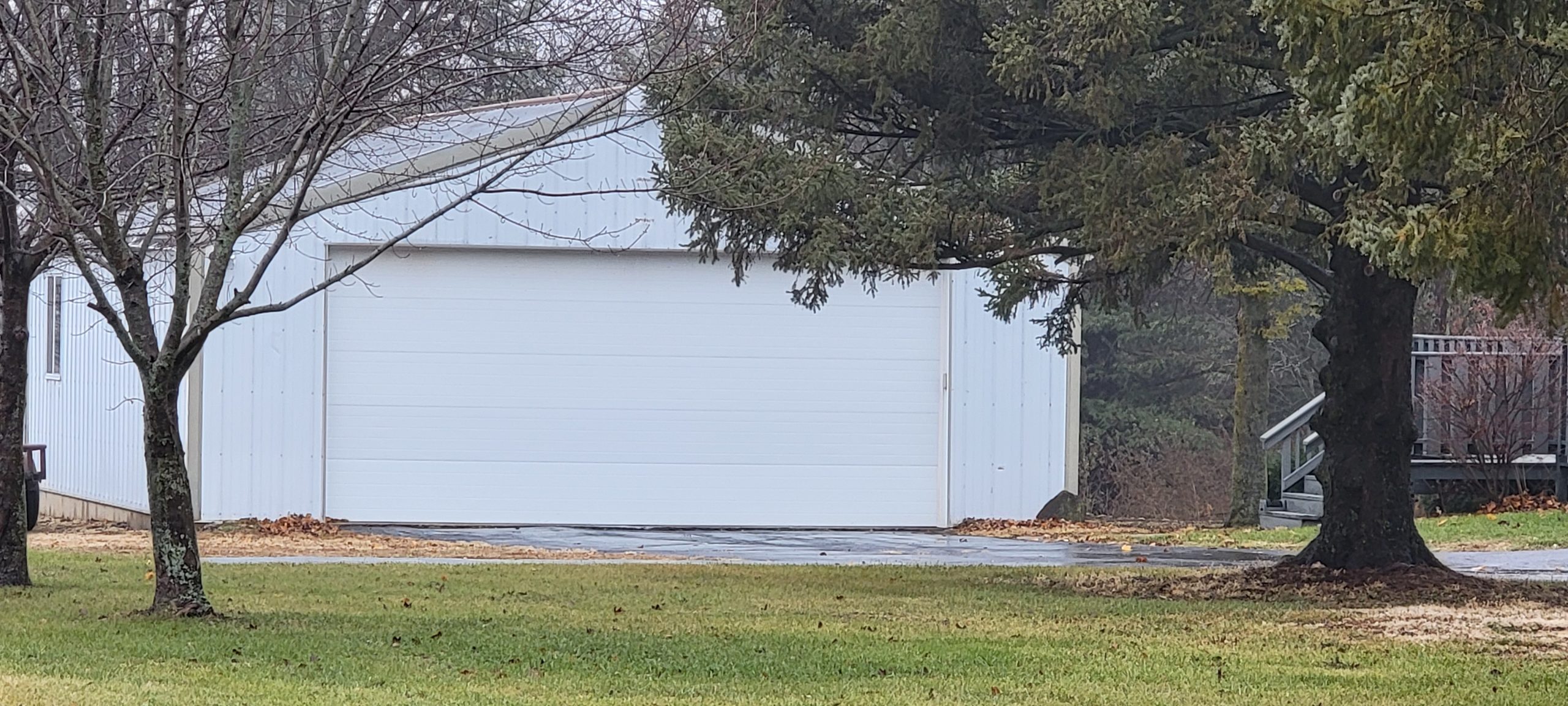 A picture of a commercial garage door