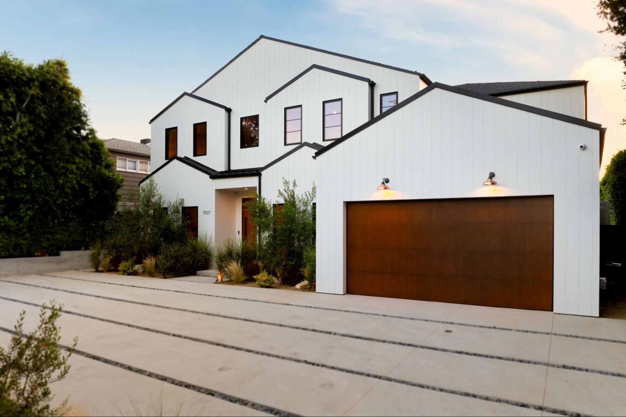 Why Garage Door Replacements Are a Smart Investment in 2025